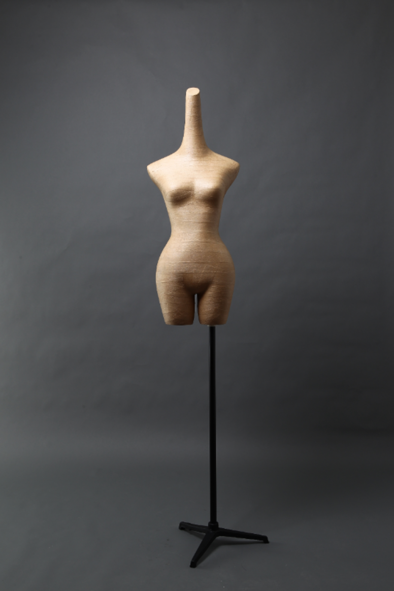  High Quality Fashion Half-Body Fiberglass Display Modern Female Paper Wrapped Mannequin Torso