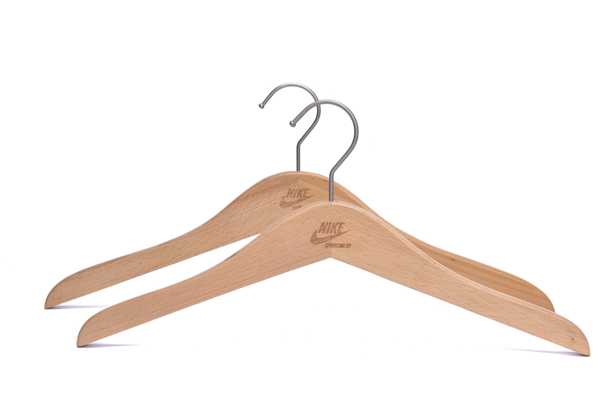 Fast fashion solid wood top hanger in two sizes 